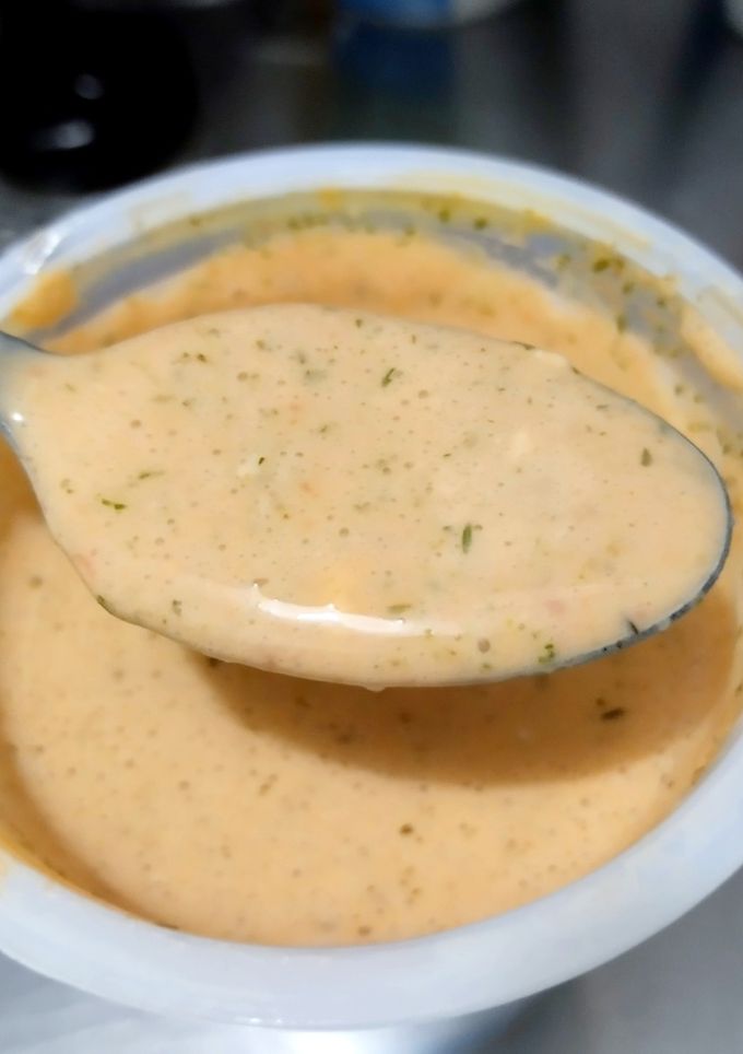 Una foto de Salsa🥪de yogur🍟🌭para tus comidas🥛🌶️🧄