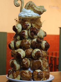 Una foto de Croquembuche