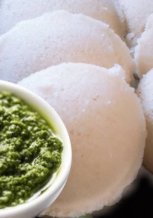 इंसटेंट सूजी/रवा इडली (Instant Suji/Rawa Idli recipe In Hindi) रेसिपी मुख्य फोटो