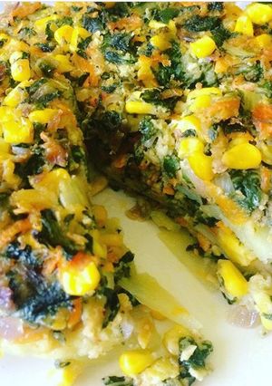 Una foto de Pastel de acelga y verduras 🍠🌽🍅🍆