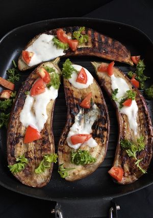 Foto resep Grilled Eggplant with Yogurt Sauce and Tomato