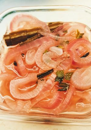 A picture of Pickled Red Onion for Cochinita or Xnipec Onion.
