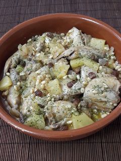 Una foto de Codornices con piña, pasas y piñones