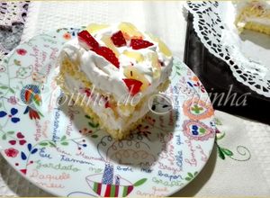 Foto de Bolo fofo com frutas & chantilly