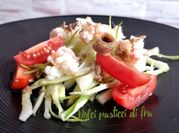 Una foto di insalata di puntarelle