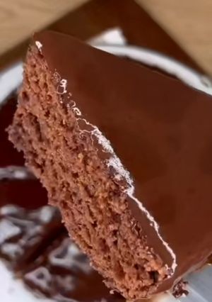 صورة لوصفة كيك شوكولاته بدون بيض ، هش و لذيذ زي الكيك العادي 🍫🍰✨