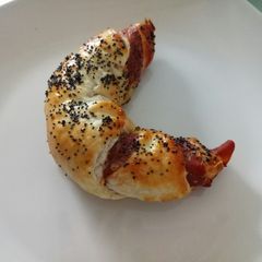 A picture of Parma ham and Parmesan brioche.