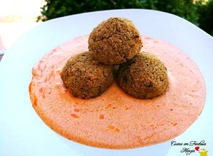Foto di Polpette di melanzane su crema di robiola e nduja