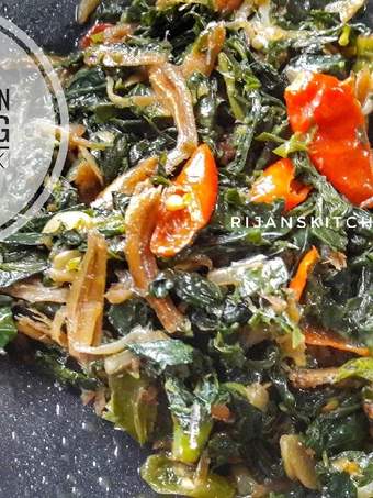 Cara Mudah Membikin Resep Tumis Daun Singkong Teri Jengki yang Sempurna Anti Ribet, Uenak Banget