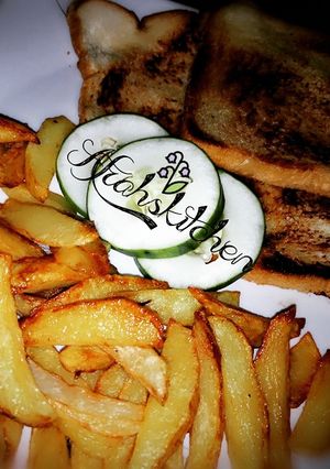 A picture of Chips and toasted bread.