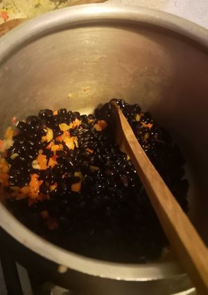 Una foto de Porotos negros estilo javi jeje