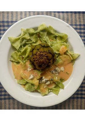 Una foto de Moñitos de espinaca. Salsa bechamel al pimiento