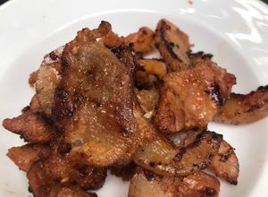 Hình của món Heo rừng nướng.