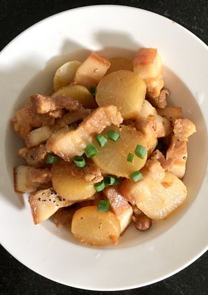Hình của món Ba rọi kho củ cải trắng.