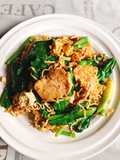 ผัดซีอิ๊วมาม่า อกไก่