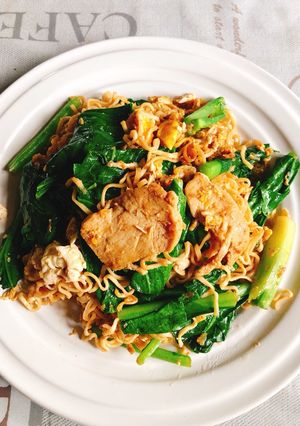 รูปของ ผัดซีอิ๊วมาม่า อกไก่