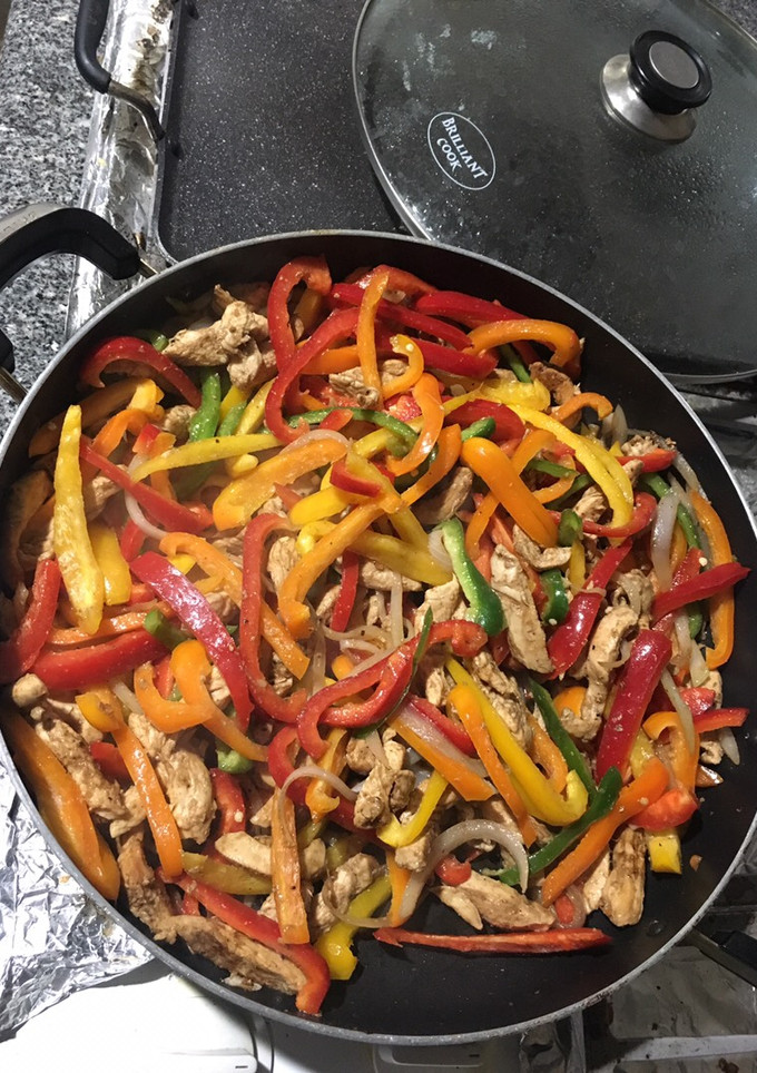 Una foto de Fajitas de pollo con pimiento morrón