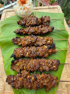 A picture of Cambodian grilled beef skewers made.