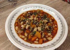 Soupe de butternut, carottes, haricots blancs et picada de noix
