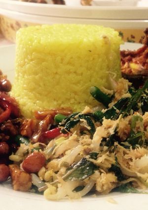 Foto resep Nasi kuning rice cooker 😋
