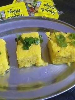 ढोकला(dhokla recipe in hindi) रेसिपी मुख्य फोटो