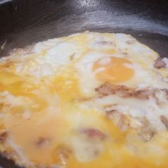 A picture of White egg.