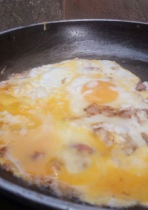 A picture of White egg.
