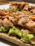 Crostini con salmone e salsa guacamole