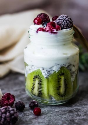 Una foto de Queso batido con chía y frutas