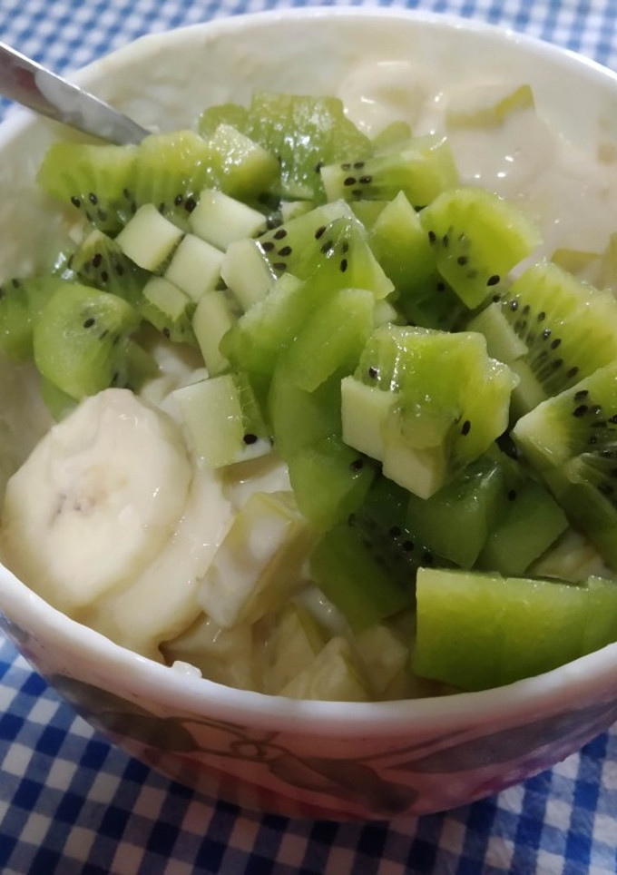 Una foto de Yogurt con fruta y copos de avena
