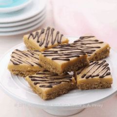 A picture of Light Ginger Caramel Oat Slices.