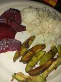 Arroz vegano con paltas y remolachas ahumadas