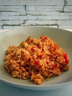 Una foto de Arroz con garbanzos y bacalao