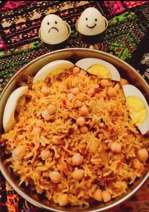 A picture of Murgh chana biryani.