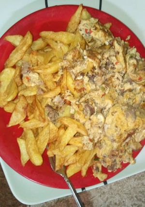 A picture of Fried chips with scrambled eggs.