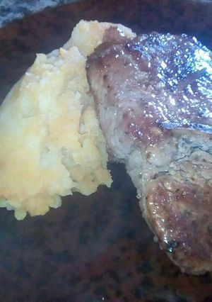 Una foto de Costeleta de cerdo con puré