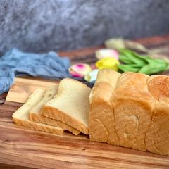 A picture of Japanese Super Soft Bread (using heavy cream).