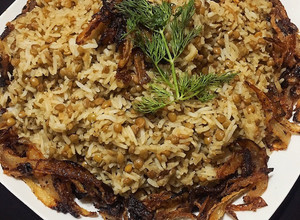 صورة لوصفة مجدرة الأرز بالعدس و البصل