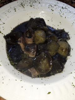 Una foto de Chipirones con patatas en su tinta