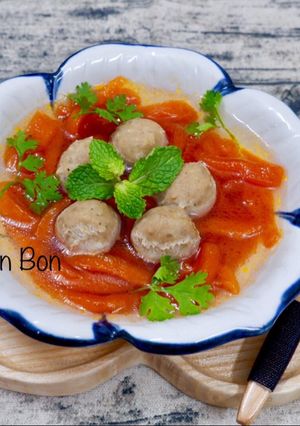 Hình của món Bánh Canh Gấc Bò Viên.