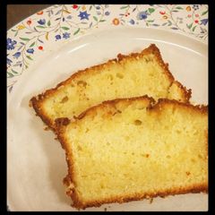 A picture of Lemon Pound Cake.