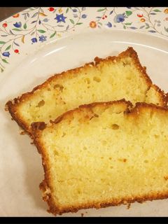 A picture of Lemon Pound Cake.