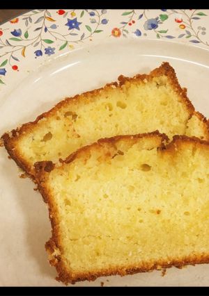 A picture of Lemon Pound Cake.
