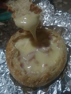 Una foto de Pan relleno de Brie y bacon
