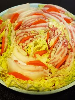 千層白菜豬肉豆漿鍋 的食譜成品照片