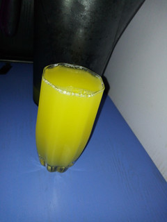 A picture of Pineapple and lemon drink.