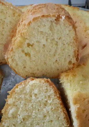 Una foto de Torta de naranja con crema de leche