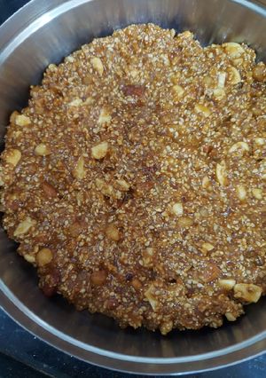 A picture of Winter special chikki.