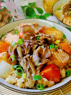 舞菇鮭魚炊飯 的食譜成品照片