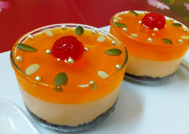 Simple Way to Prepare Homemade Orange cheesecake with orange jelly